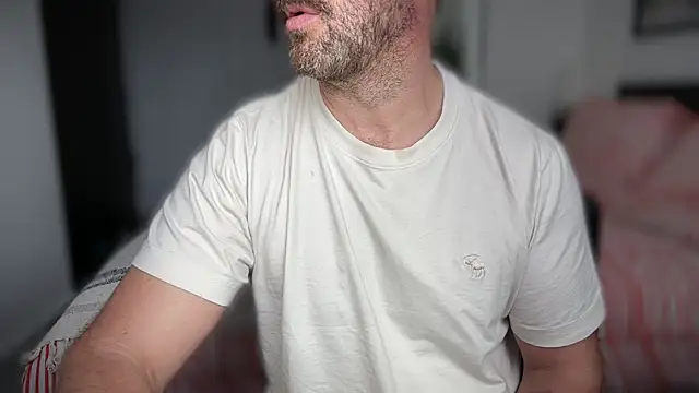 Mr Beef online show from October 5, 2025, 9:44 am