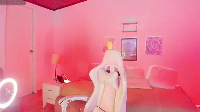 Aliciia cute1 online show from October 8, 2025, 9:37 pm