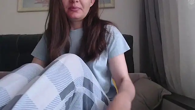  JustmeHere  online show from May 14, 2026, 7:27 am