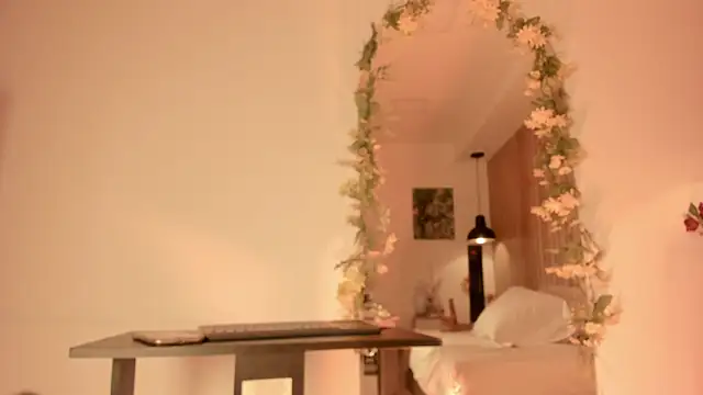 sofiesoft online show from September 16, 2025, 3:02 pm