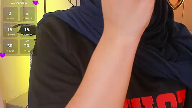 anna-henao online show from March 12, 2026, 8:13 pm