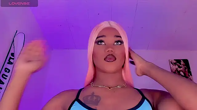 naomy  xx online show from October 27, 2025, 7:59 pm