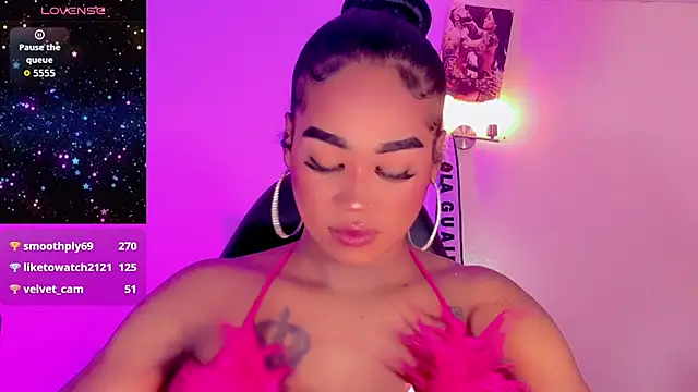 naomy  xx online show from December 15, 2025, 3:18 pm