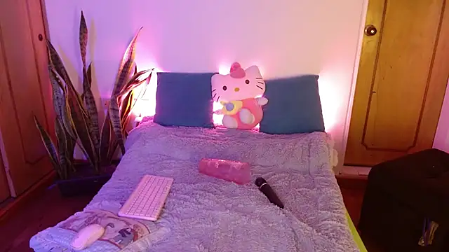 kittycatw online show from September 13, 2025, 12:16 pm