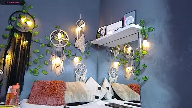 ItsVenuss online show from March 14, 2025, 11:32 pm