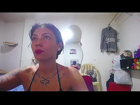 Snapshot of harry_lia_ chatting on December 3, 2025, 7:46 pm harry lia online show from December 3, 2025, 7:46 pm