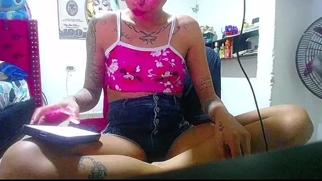 Snapshot of harry_lia_ chatting on October 18, 2025, 8:33 pm harry lia online show from October 18, 2025, 8:33 pm