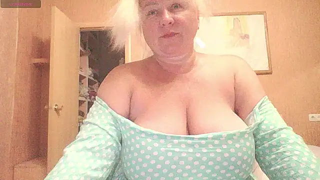 Snapshot of mira_robinsonnn chatting on June 22, 2026, 3:20 pm mira robinsonnn online show from June 22, 2026, 3:20 pm
