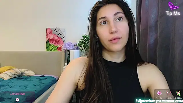 marrycolins online show from June 19, 2026, 3:01 am