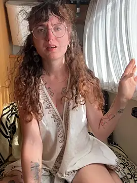  foxygirl  online show from June 14, 2026, 3:35 pm