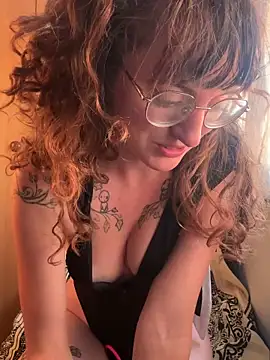  foxygirl  online show from June 15, 2026, 6:18 pm