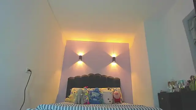 Sofia Clauss  online show from May 7, 2026, 4:28 am