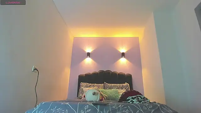 Sofia Clauss  online show from November 2, 2025, 2:49 am