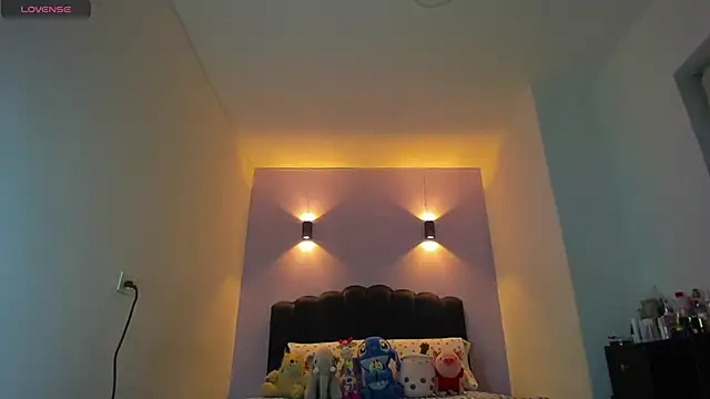 Sofia Clauss  online show from February 13, 2026, 5:18 am