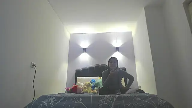 Sofia Clauss  online show from December 18, 2025, 12:16 am