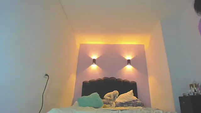 Sofia Clauss  online show from May 3, 2026, 5:01 am