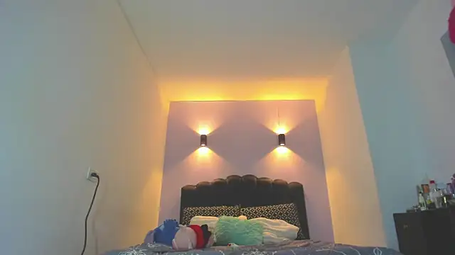 Sofia Clauss  online show from April 21, 2026, 5:14 am