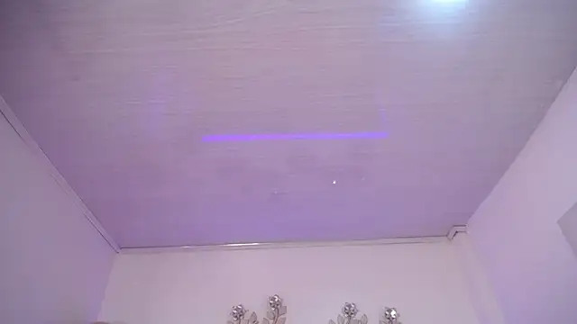 candy lux  online show from February 11, 2025, 8:20 pm