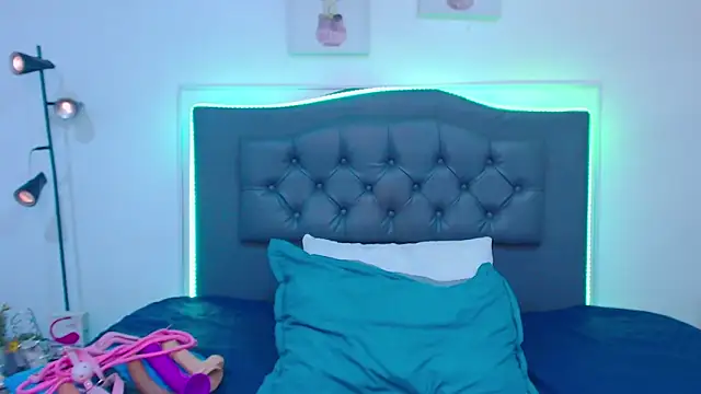 candy lux  online show from March 12, 2026, 7:07 pm