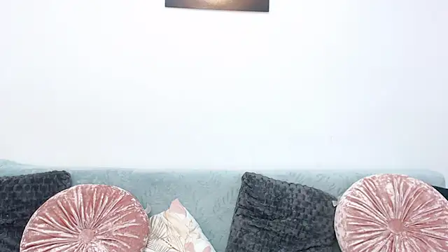 RebecaMur online show from September 17, 2025, 5:26 pm