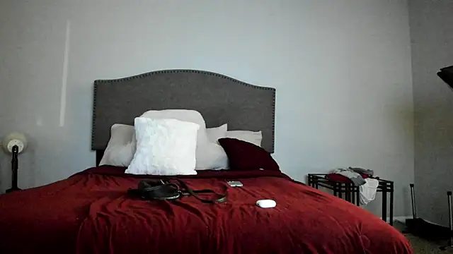 yiauana online show from September 25, 2025, 4:07 am