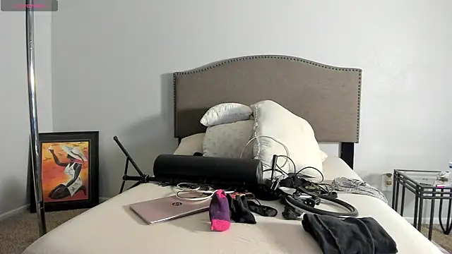 yiauana online show from October 1, 2025, 4:50 am