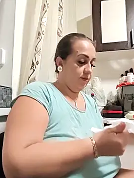 AvaLloyd online show from October 22, 2025, 2:00 am