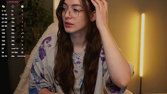 Ester Hill online show from October 6, 2025, 1:40 am