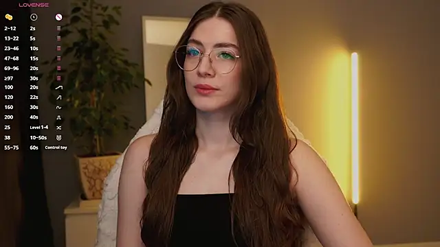 Ester Hill online show from September 19, 2025, 12:03 am