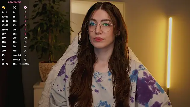 Ester Hill online show from October 4, 2025, 1:18 am