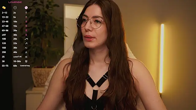 Ester Hill online show from September 28, 2025, 11:55 pm