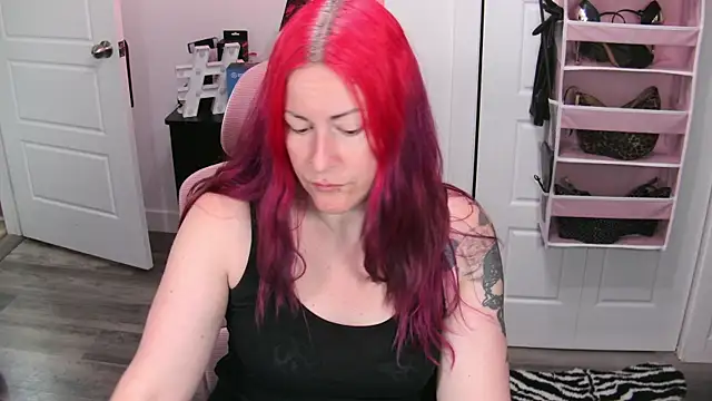 Snapshot of gennyrock chatting on June 8, 2026, 1:22 pm gennyrock online show from June 8, 2026, 1:22 pm