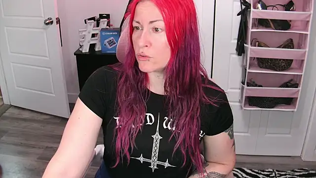 Snapshot of gennyrock chatting on June 19, 2026, 2:01 pm gennyrock online show from June 19, 2026, 2:01 pm