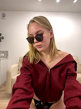 Little Forest ELF online show from November 2, 2025, 6:02 pm