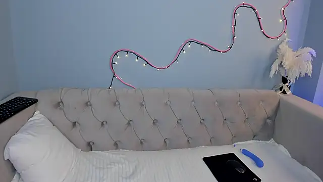 Ameliia castro online show from February 19, 2025, 6:22 am