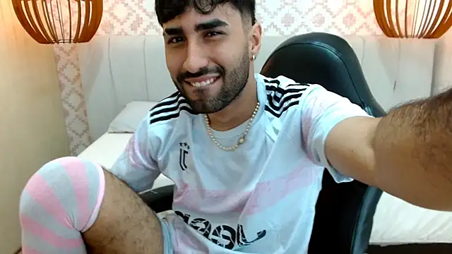 MilanZaire online show from September 8, 2025, 11:26 pm