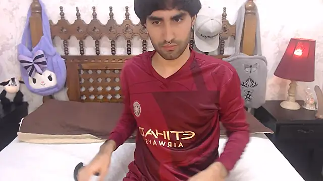 MilanZaire online show from March 18, 2025, 11:42 pm