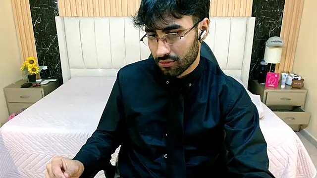 MilanZaire online show from December 20, 2025, 7:17 pm