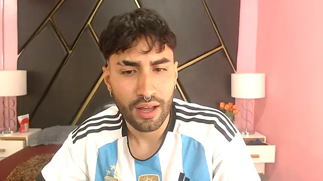 MilanZaire online show from September 25, 2025, 9:21 pm