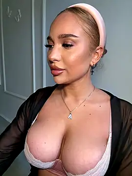 CardiSweetBaby online show from September 19, 2025, 3:27 pm