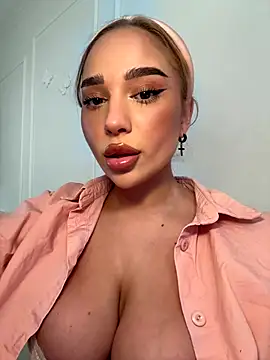 CardiSweetBaby online show from September 12, 2025, 3:23 pm