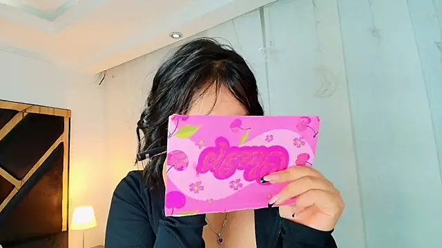 Snapshot of lina_bedoya_ chatting on June 9, 2026, 11:44 am lina bedoya online show from June 9, 2026, 11:44 am