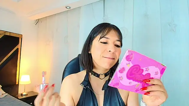 Snapshot of lina_bedoya_ chatting on June 18, 2026, 11:37 am lina bedoya online show from June 18, 2026, 11:37 am