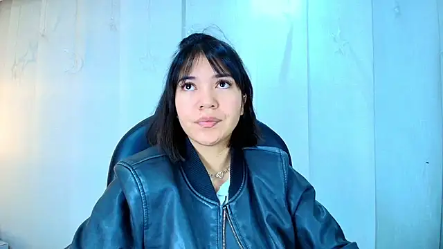 lina bedoya  online show from November 27, 2025, 11:32 am