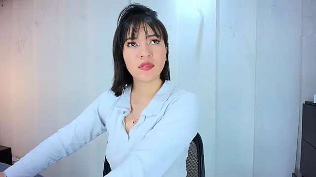 lina bedoya  online show from September 19, 2025, 11:36 am