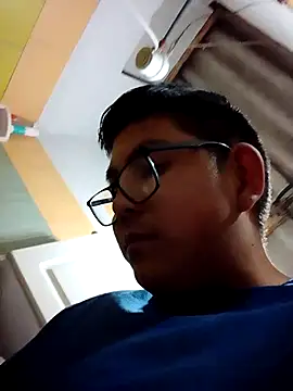 emlioooo online show from August 4, 2026, 11:42 pm