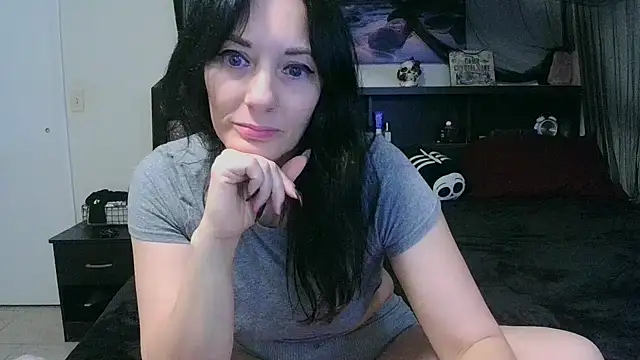 Snapshot of CrystalLakeXO chatting on April 26, 2026, 5:16 am CrystalLakeXO online show from April 26, 2026, 5:16 am
