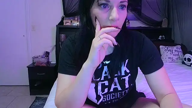 Snapshot of CrystalLakeXO chatting on May 12, 2026, 3:47 am CrystalLakeXO online show from May 12, 2026, 3:47 am