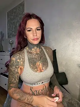 AileenInkOfficial online show from November 11, 2025, 8:25 pm