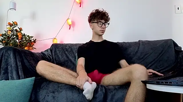 Joseph  Quinn online show from February 17, 2026, 1:36 am